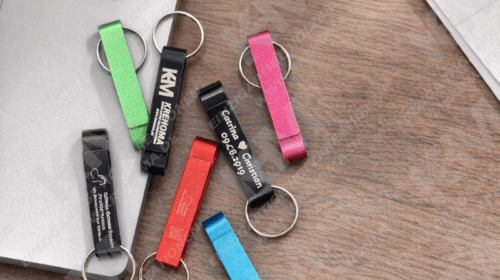 Robuster Flaschenöffner aus Aluminium mit Wunsch‑Gravur – Schlüsselanhänger